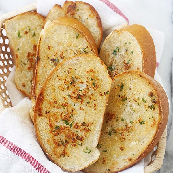 Roasted Garlic Skillet Bread